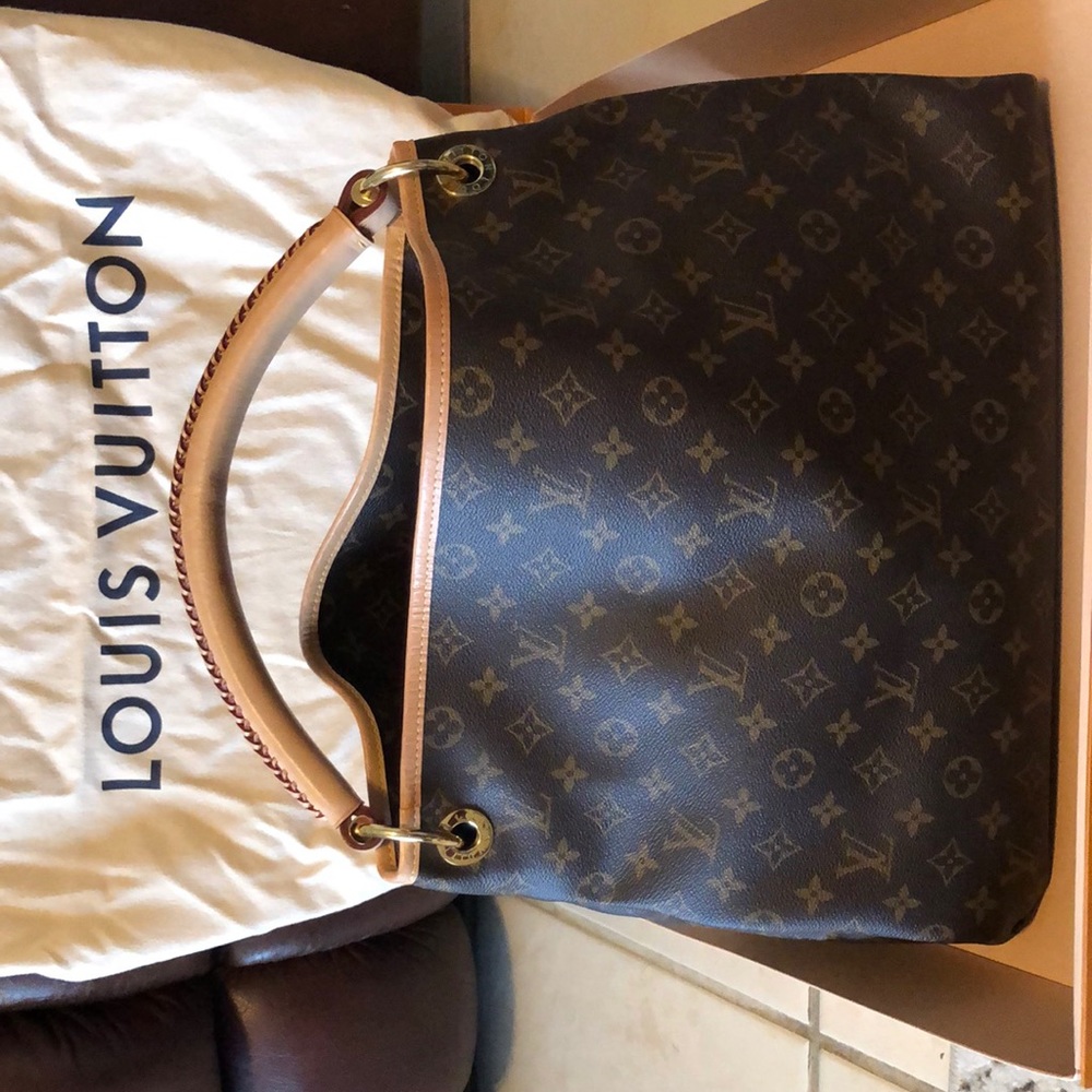 LOUIS VUITTON Artsy MM